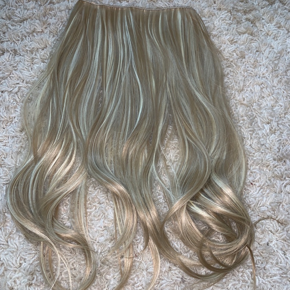Women’s Halo and Clip Hair Extensions